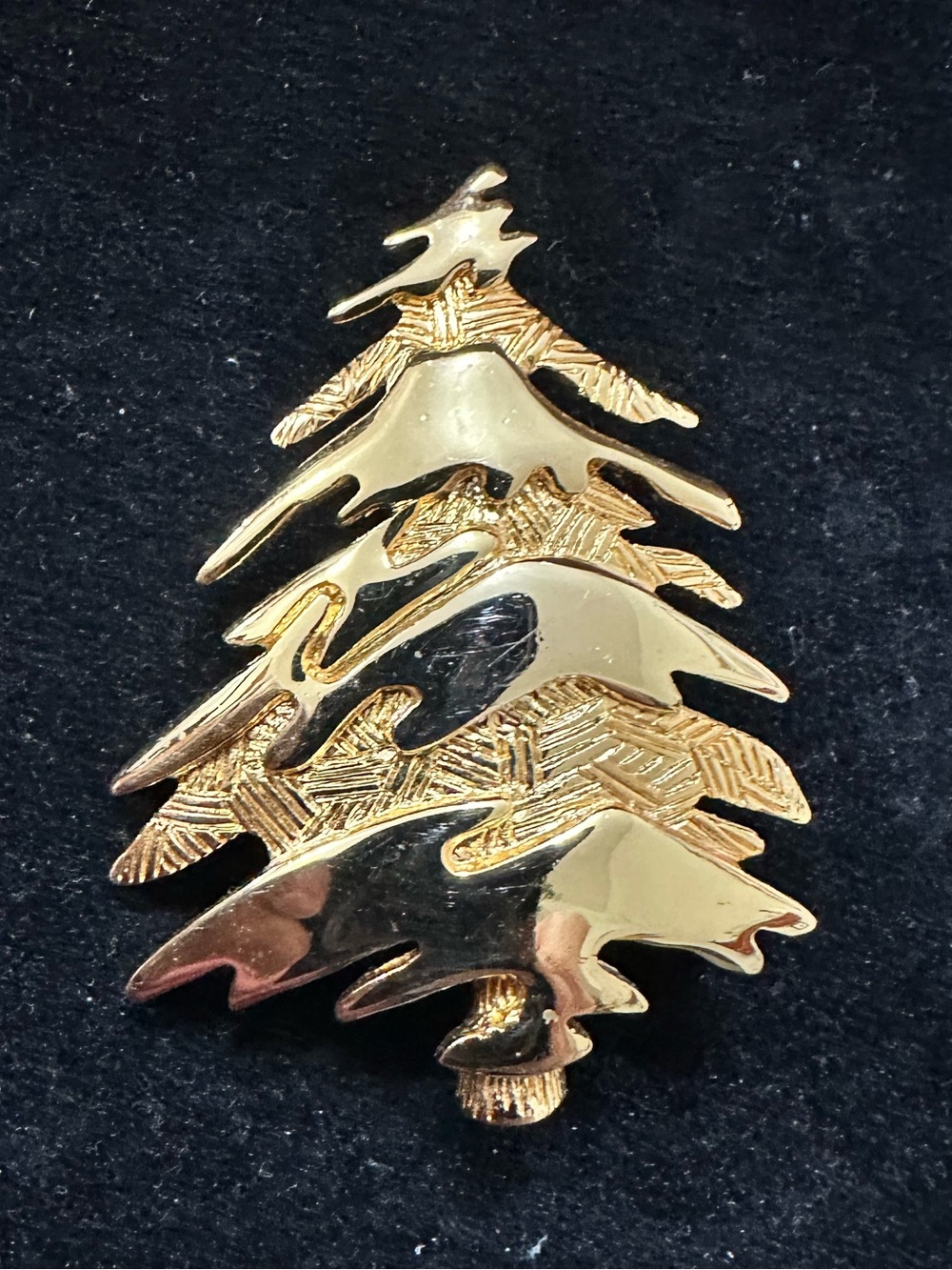 Vtge. Eisenberg Ice Christmas Tree Brooch Pin Gold Tone Textured Layered 1970